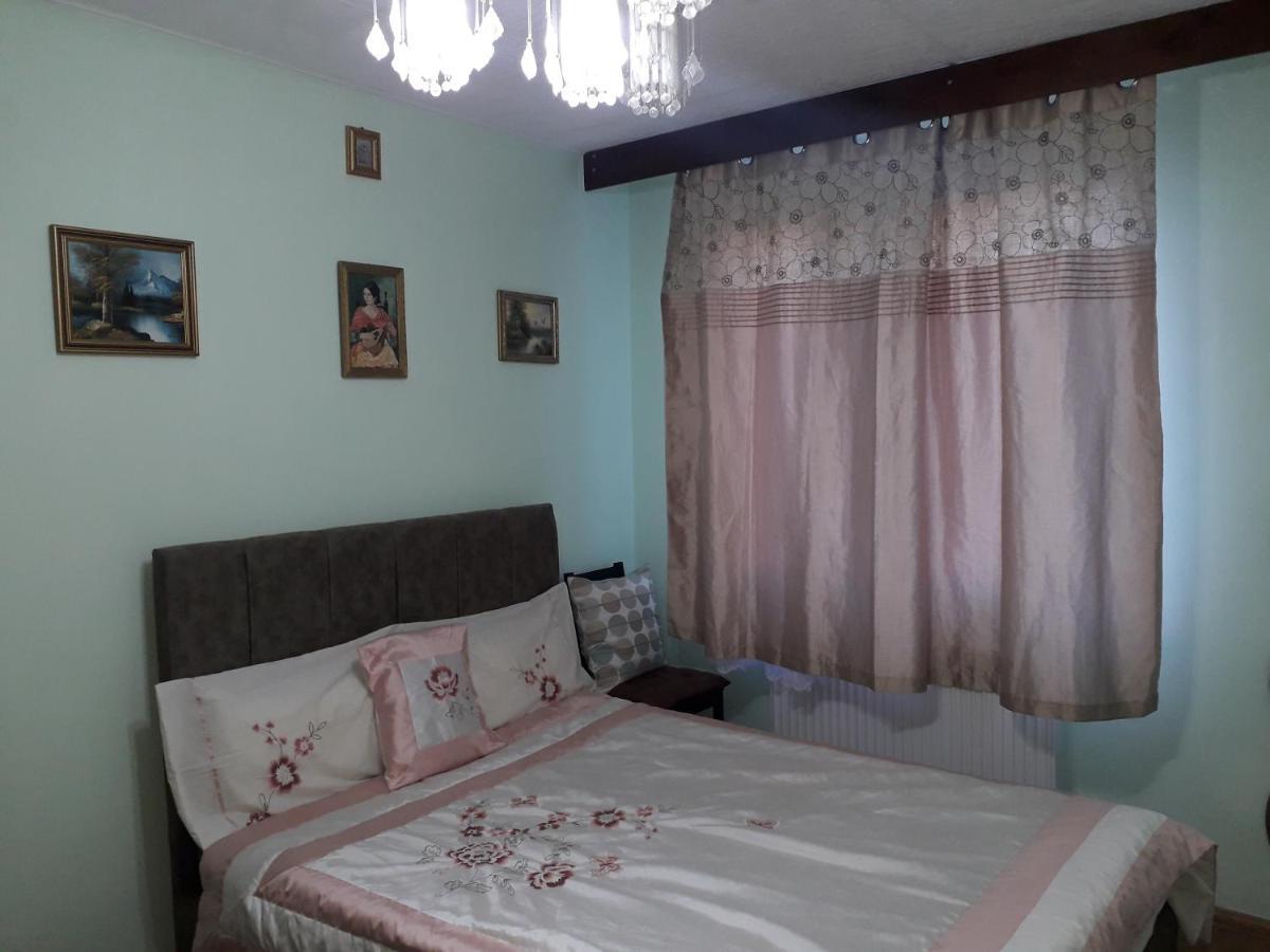 Cozy, Central 1-Bedroom Apartment In Timisoara, Romania Exterior photo