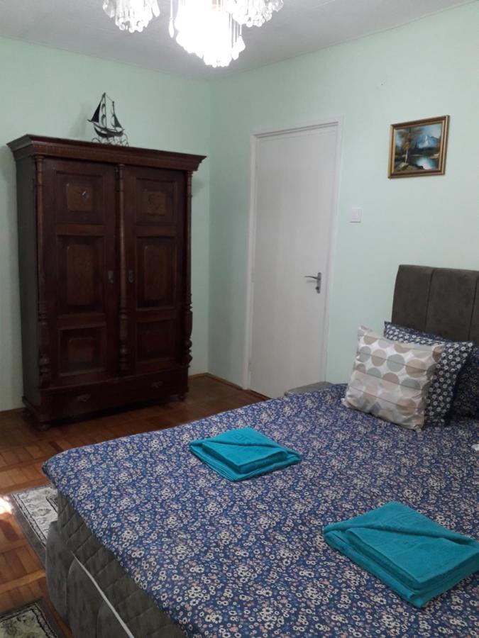 Cozy, Central 1-Bedroom Apartment In Timisoara, Romania Exterior photo