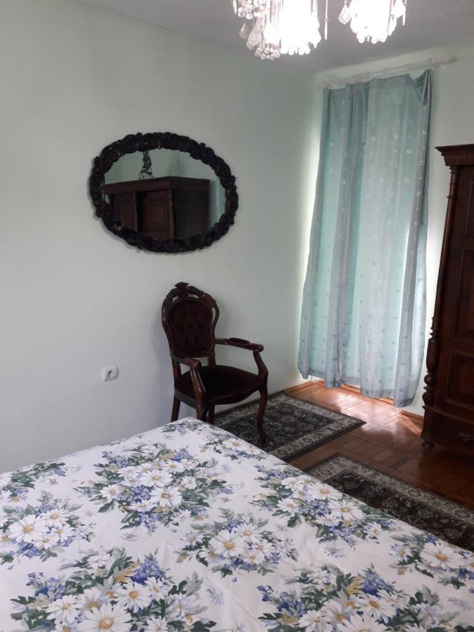 Cozy, Central 1-Bedroom Apartment In Timisoara, Romania Exterior photo